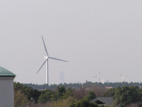 葛西臨海公園駅から見た風車
